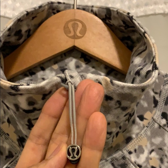 Lululemon Snow Leopard Asana/In Style Jacket 6 - Picture 2 of 7